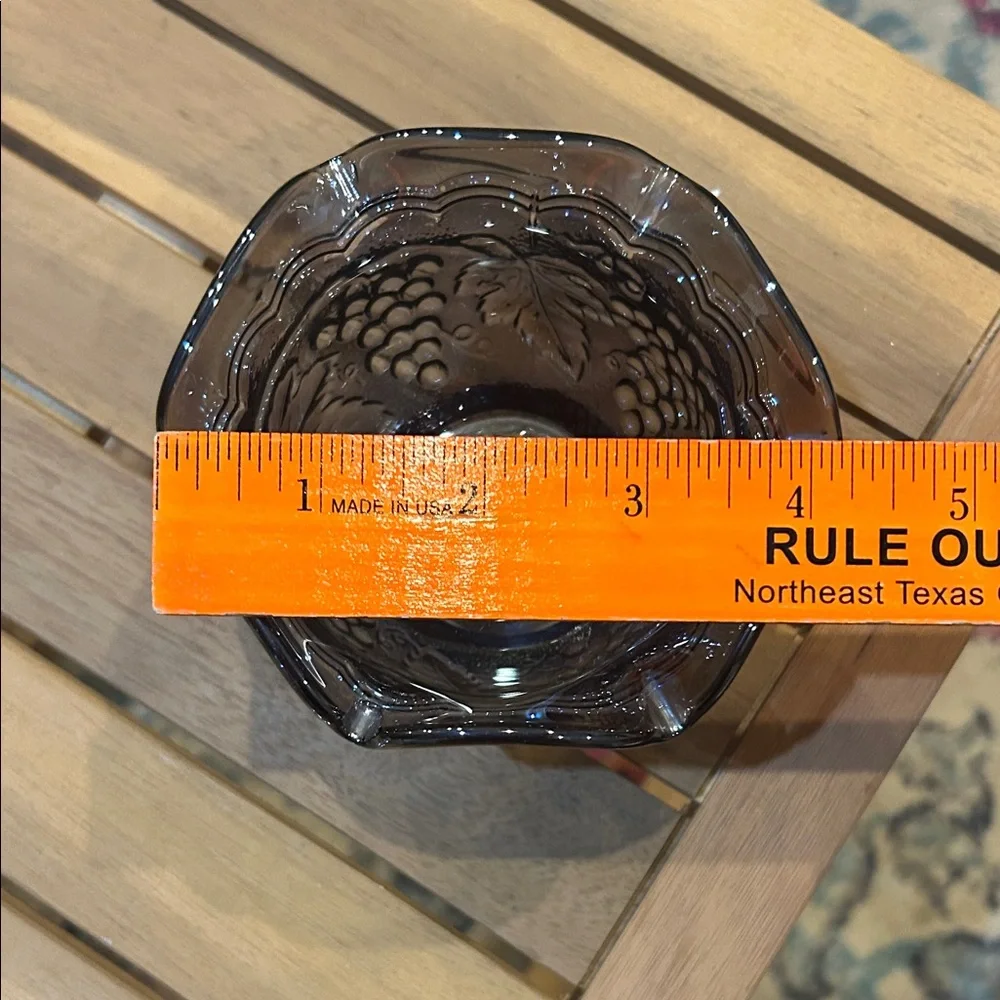 Vgt carnival glass ruffled bowl with scalloped edge. Smoke gray color. - Picture 4 of 6